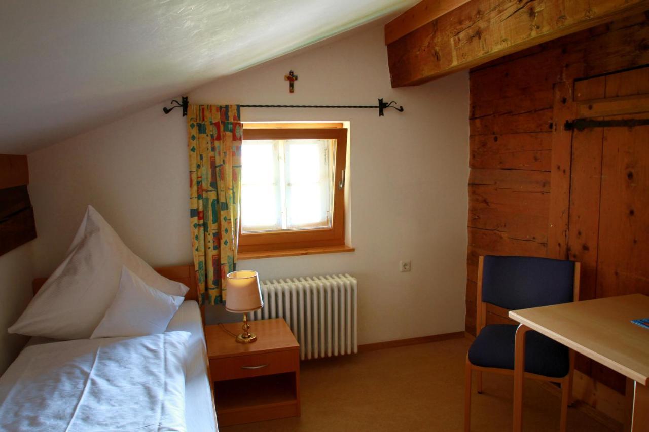 Doppel- oder Zweibettzimmer